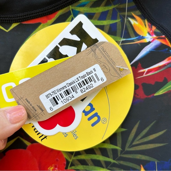 NWT Woman’s Dakine Long Sleeve Rash Guard SPF 50 | Tropical design | Size Medium - Picture 3 of 7